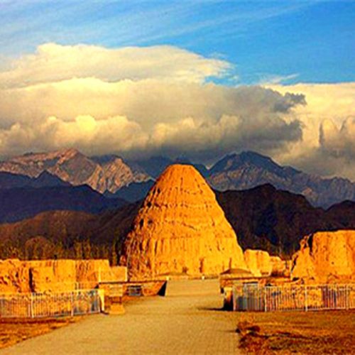 Private Yinchuan Day Tour to Western Xia Tombs and Sand Lake