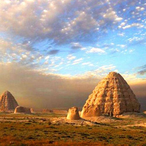 Private Day Tour to Western Xia Tombs from Yinchuan