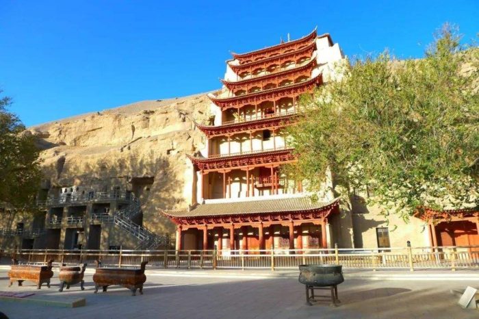Private Hiking Tour from Mogao Grottoes to Echoing Sand Mountains