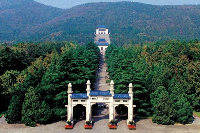 Nanjing Half Day Tour of Dr. Sun Yat-sen’s Mausoleum &